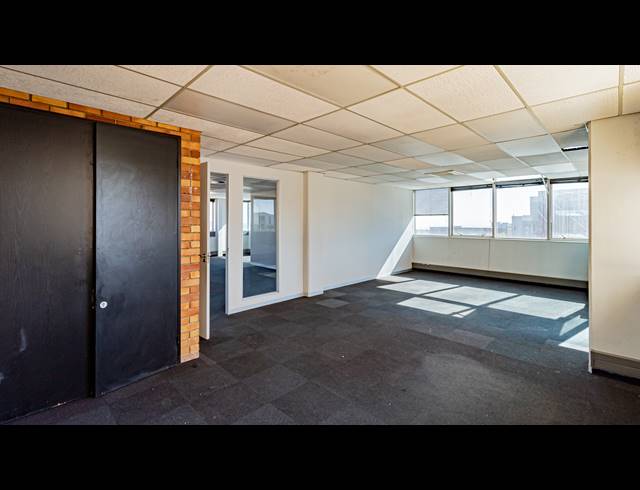 1,174M² OFFICE TO LET IN FERNDALE
